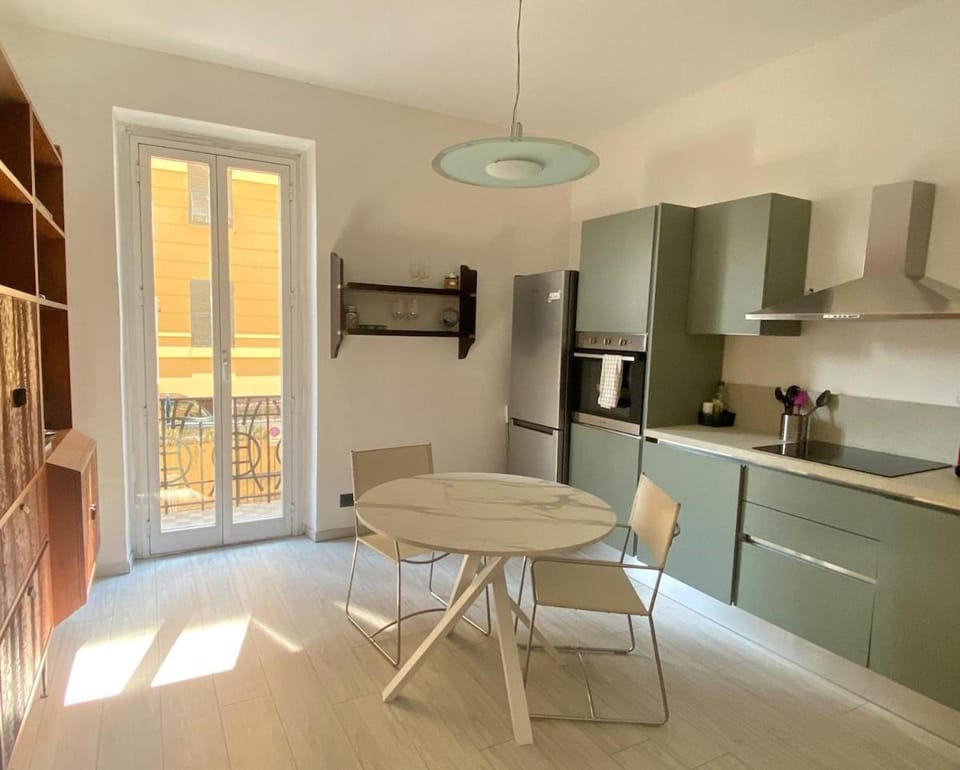 Kitchen or kitchenette, Dining area, oven, pet friendly, stove