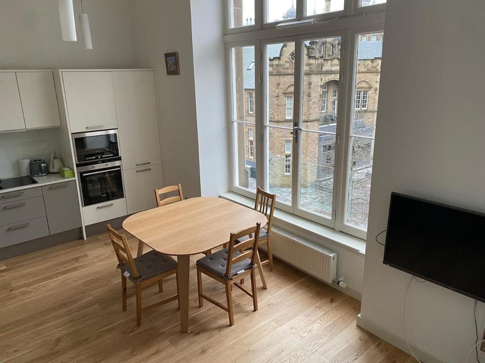 Lovely Flat Meadow Castle Royal Mile Apartment in Edinburgh