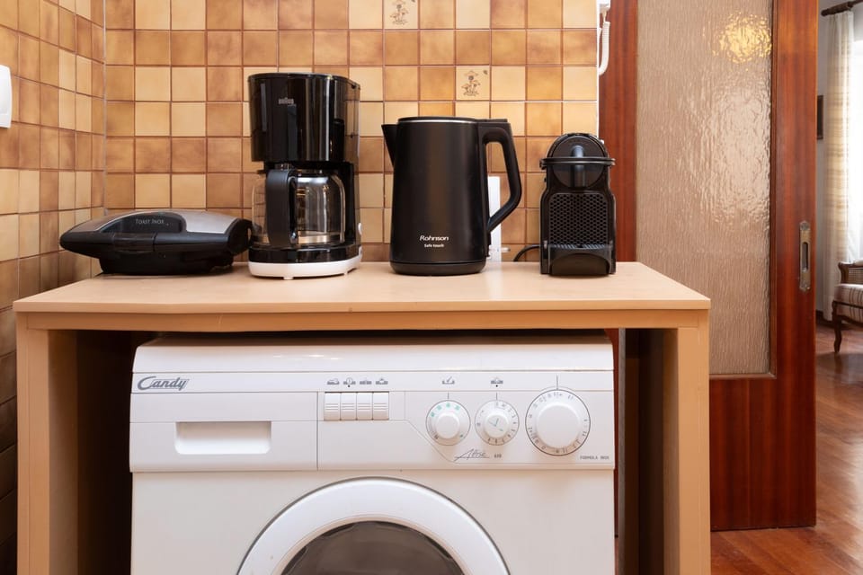 Coffee/tea facilities, Kitchen or kitchenette, toaster, washing machine