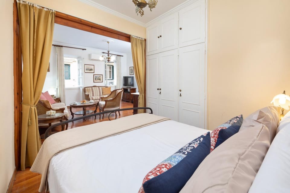 Bed, Living room, Photo of the whole room, Bedroom