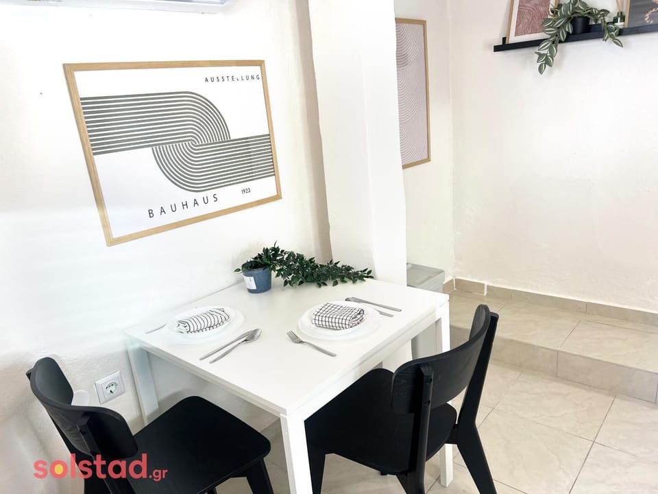 Dining area, kitchen