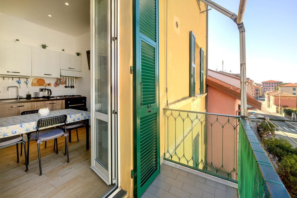 View (from property/room), Balcony/Terrace, Kitchen or kitchenette, Dining area