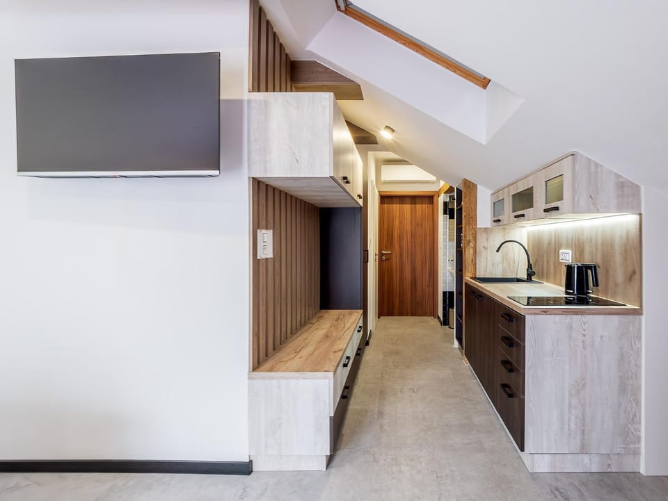 TV and multimedia, Kitchen or kitchenette, stove