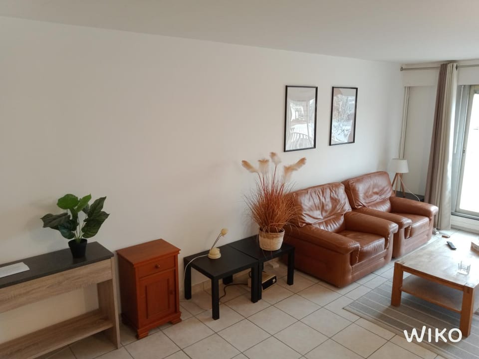 Appartement, Résidence Grand Pavois, 28 rue Anatole France, lumineux, plein centre, tout à pied, parking privé hauteur 1m80 max, ascenseur, arrivée autonome, Apartment in Le Havre