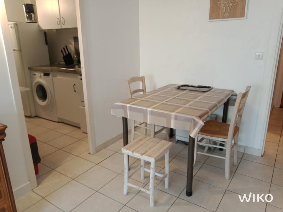 Appartement, Résidence Grand Pavois, 28 rue Anatole France, lumineux, plein centre, tout à pied, parking privé hauteur 1m80 max, ascenseur, arrivée autonome, Apartment in Le Havre