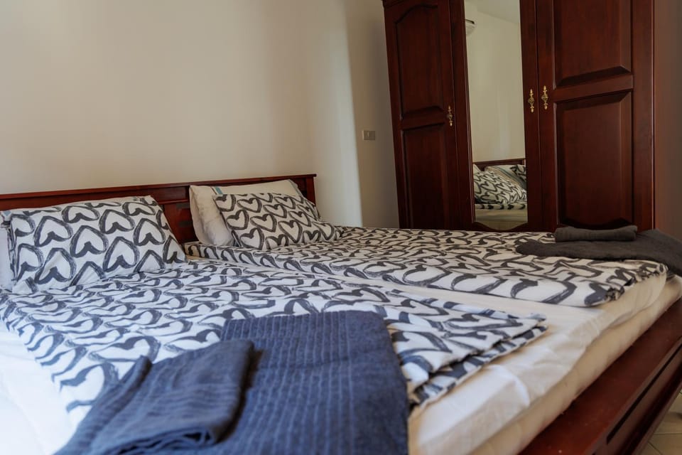 Bed, Bedroom, wardrobe
