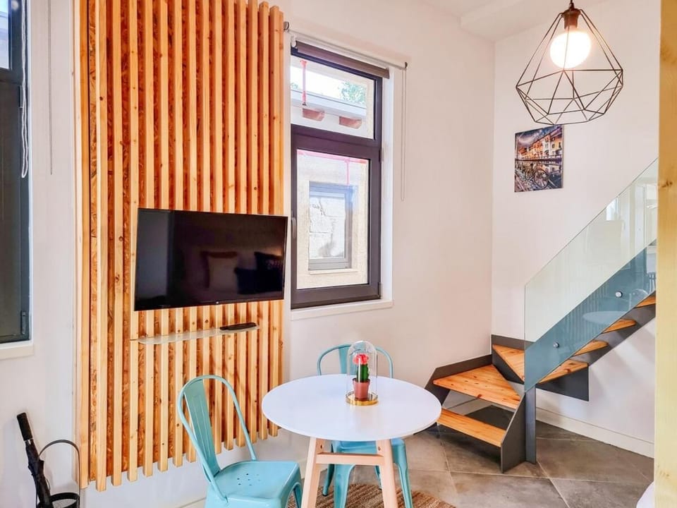 House with exclusive terrace in a private condo Bed and Breakfast in Porto