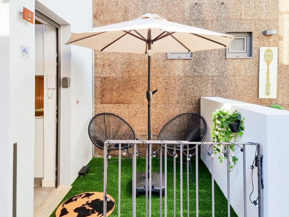 House with exclusive terrace in a private condo Bed and Breakfast in Porto