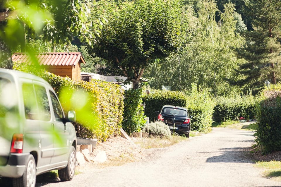 Camping des Gorges de La Loire Campground/ 
RV Resort in Auvergne-Rhône-Alpes