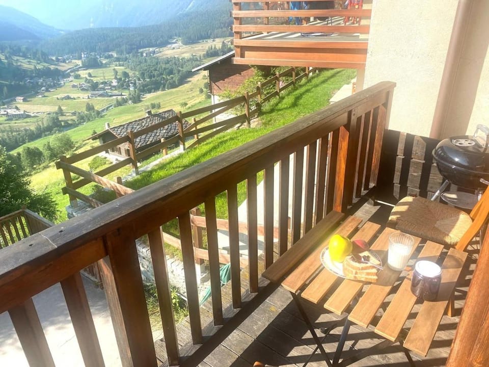 Natural landscape, BBQ facilities, Balcony/Terrace, Mountain view