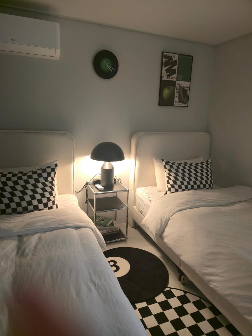Stay Chic 황리단길 룸3 침대5 에어컨4 에어랩 건식사우나 동궁과월지 Apartment in South Korea