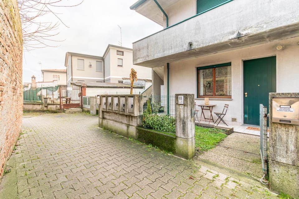 Property building, Street view