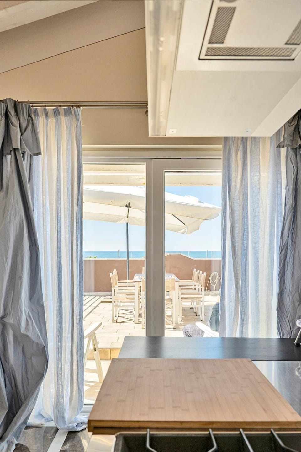Golden Luxe - Chalet in the Beach Luxury Apartment in Viareggio