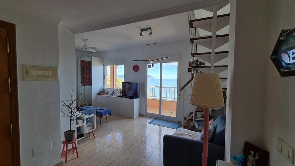 TV and multimedia, Living room, Seating area, Evening entertainment