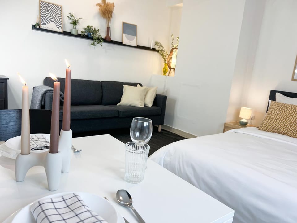 Photo of the whole room, Dining area