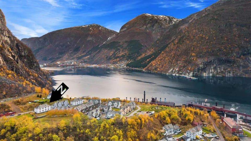 Bird's eye view, Mountain view, Sea view