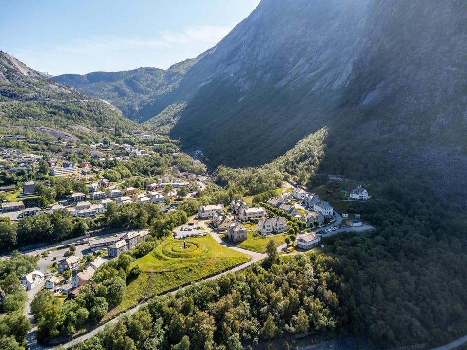 Neighbourhood, Bird's eye view