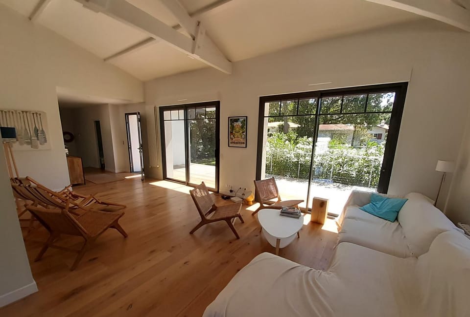 View (from property/room), Balcony/Terrace, Living room, Seating area