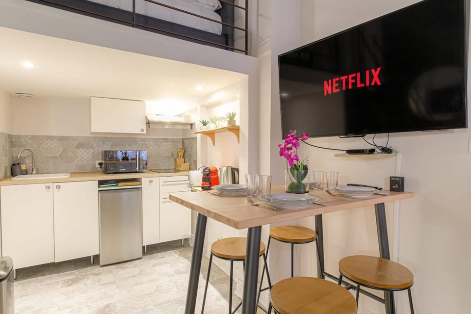 Kitchen or kitchenette