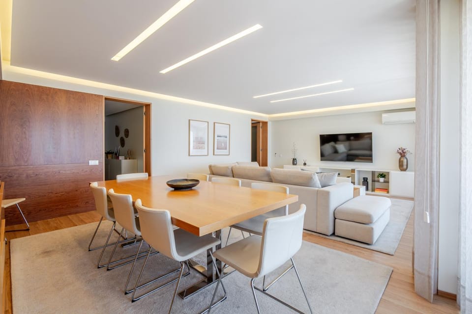 TV and multimedia, Living room, Seating area, Dining area
