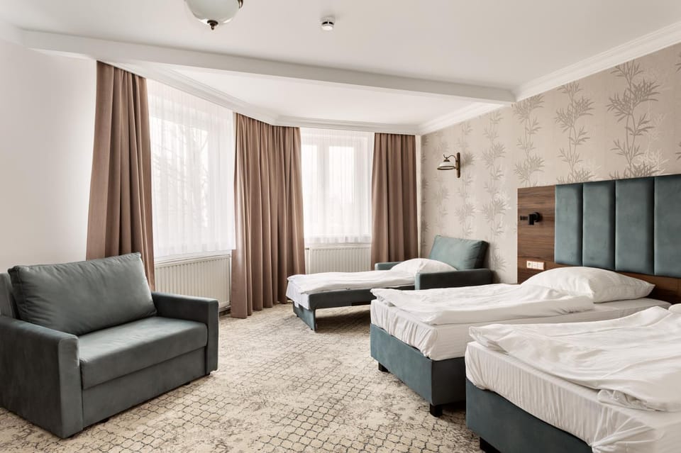 Property building, Bed, View (from property/room), Photo of the whole room, Decorative detail, Bedroom