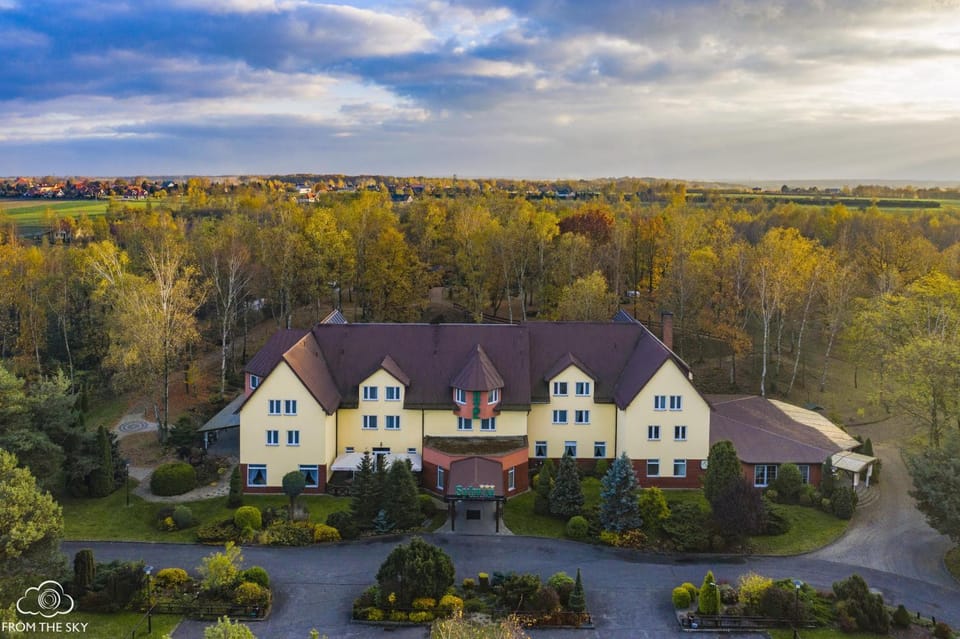 Property building, Spring, Day, Natural landscape, Bird's eye view, Garden, Garden view