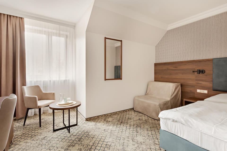 Property building, Bed, Other, Photo of the whole room, Decorative detail, Seating area, Bedroom, furniture