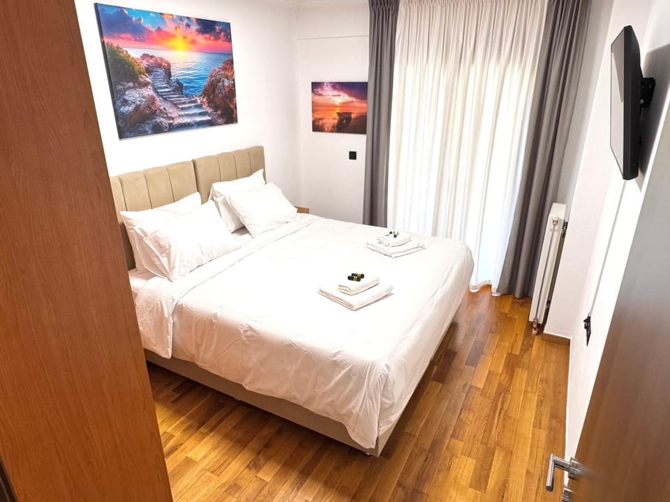 Bed, Bedroom, towels, wardrobe