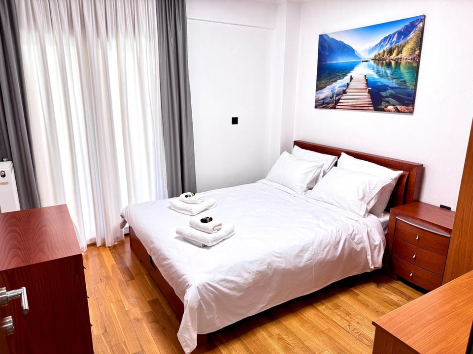 Bed, Bedroom, towels
