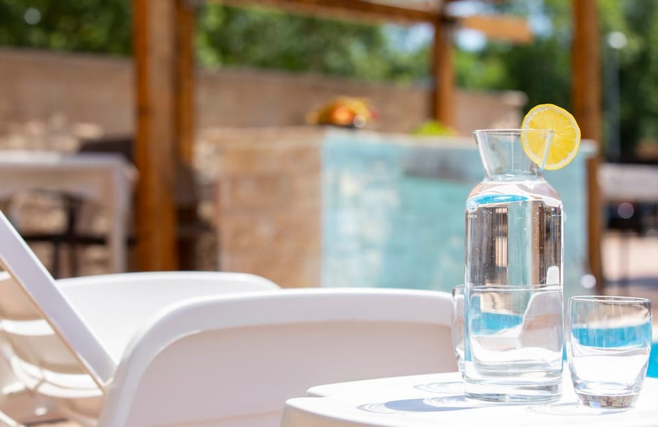 Day, Swimming pool, Swimming pool, Drinks