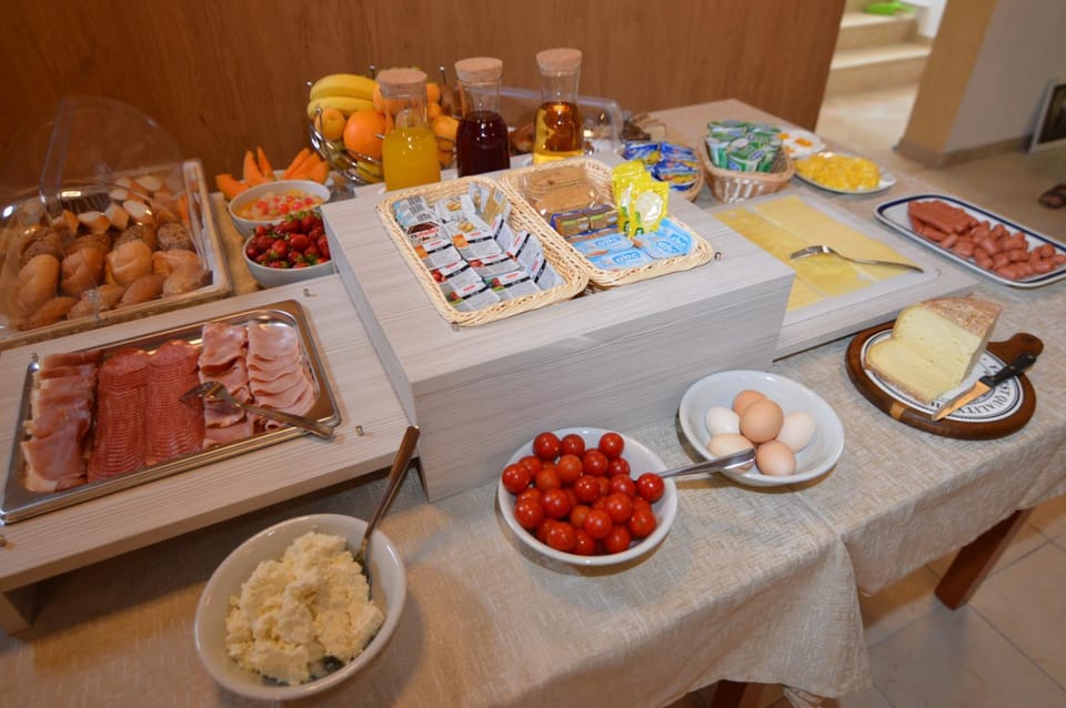 Food and drinks, Food, Breakfast, Continental breakfast, Buffet breakfast