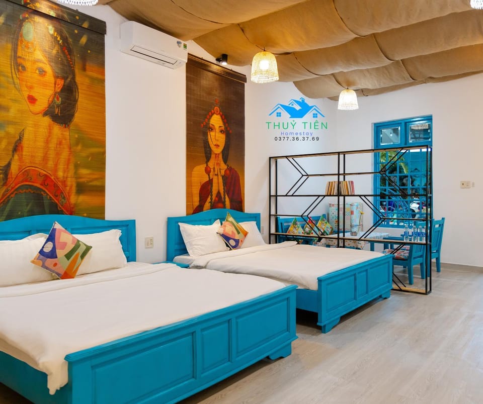 Bed, Living room, Photo of the whole room, Seating area, Bedroom