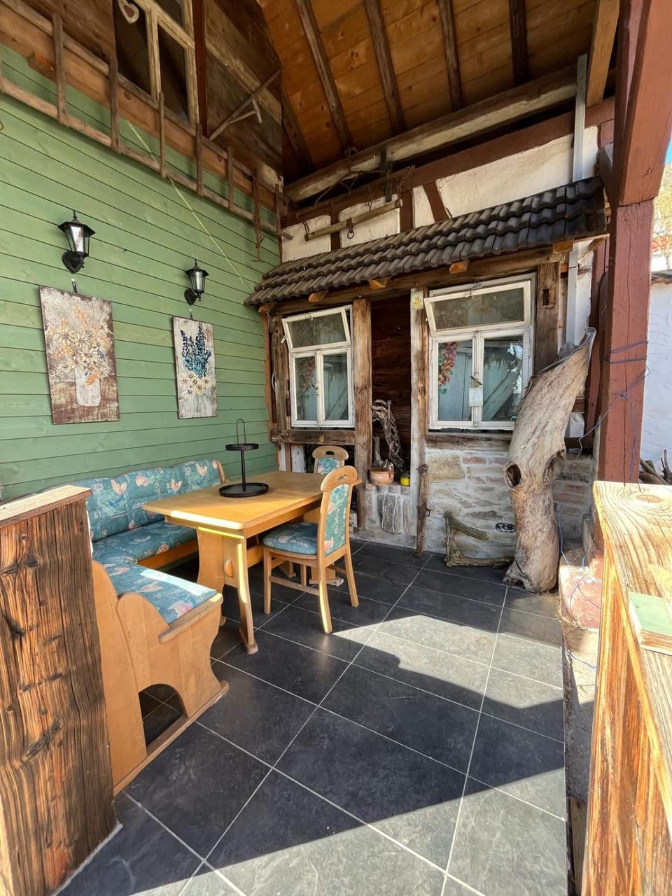 Seating area, Dining area