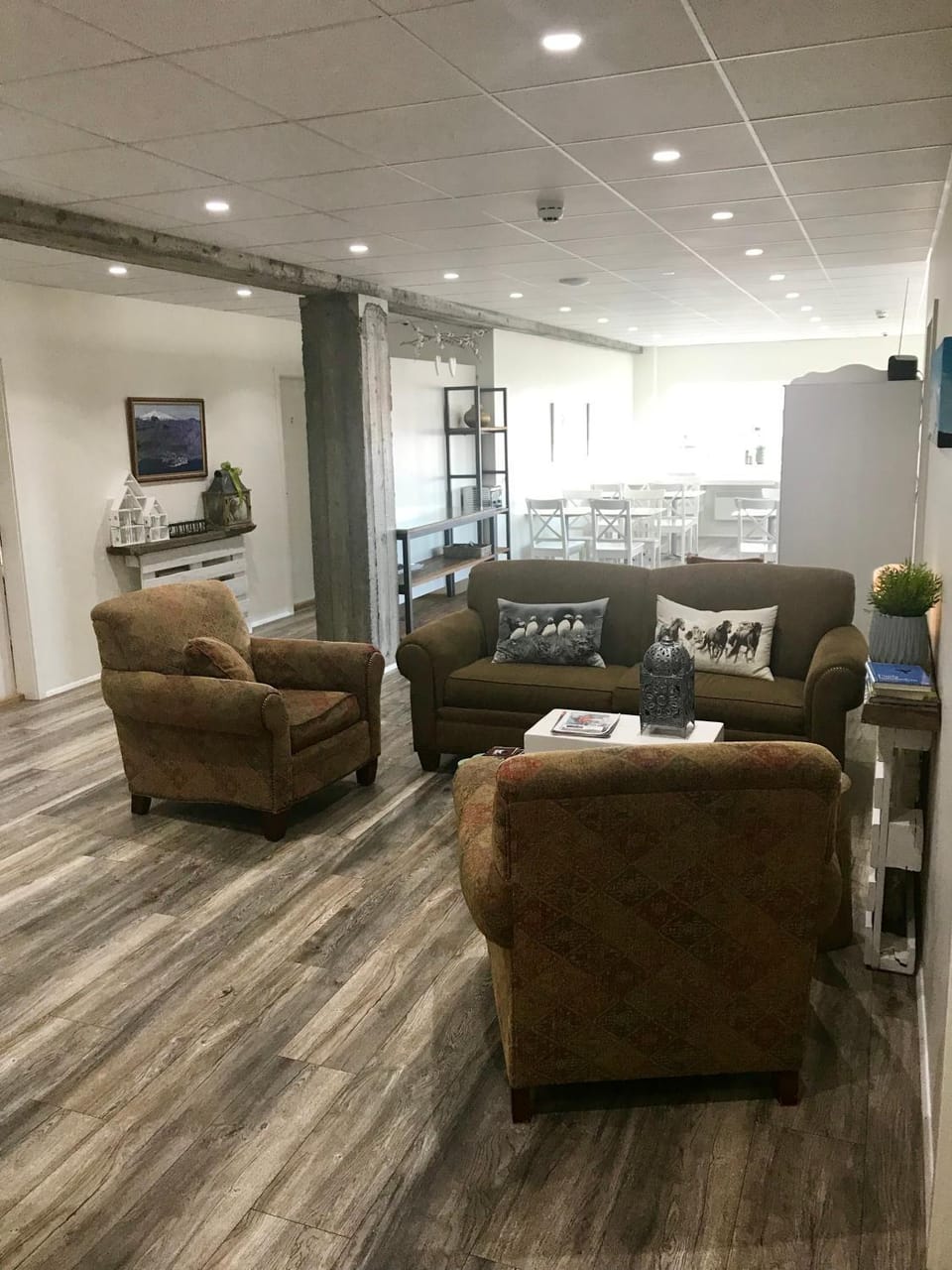 Living room, Seating area
