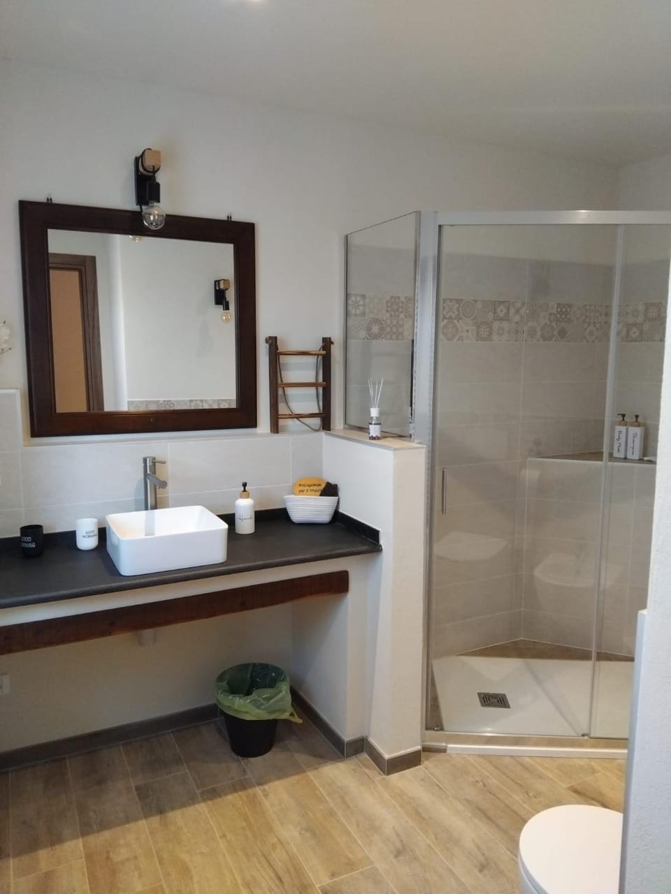 Shower, towels