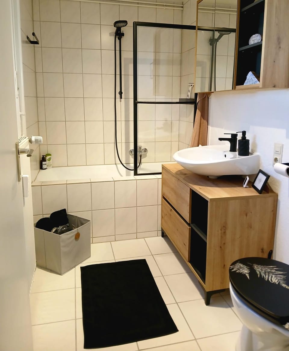 Bathroom, Living room