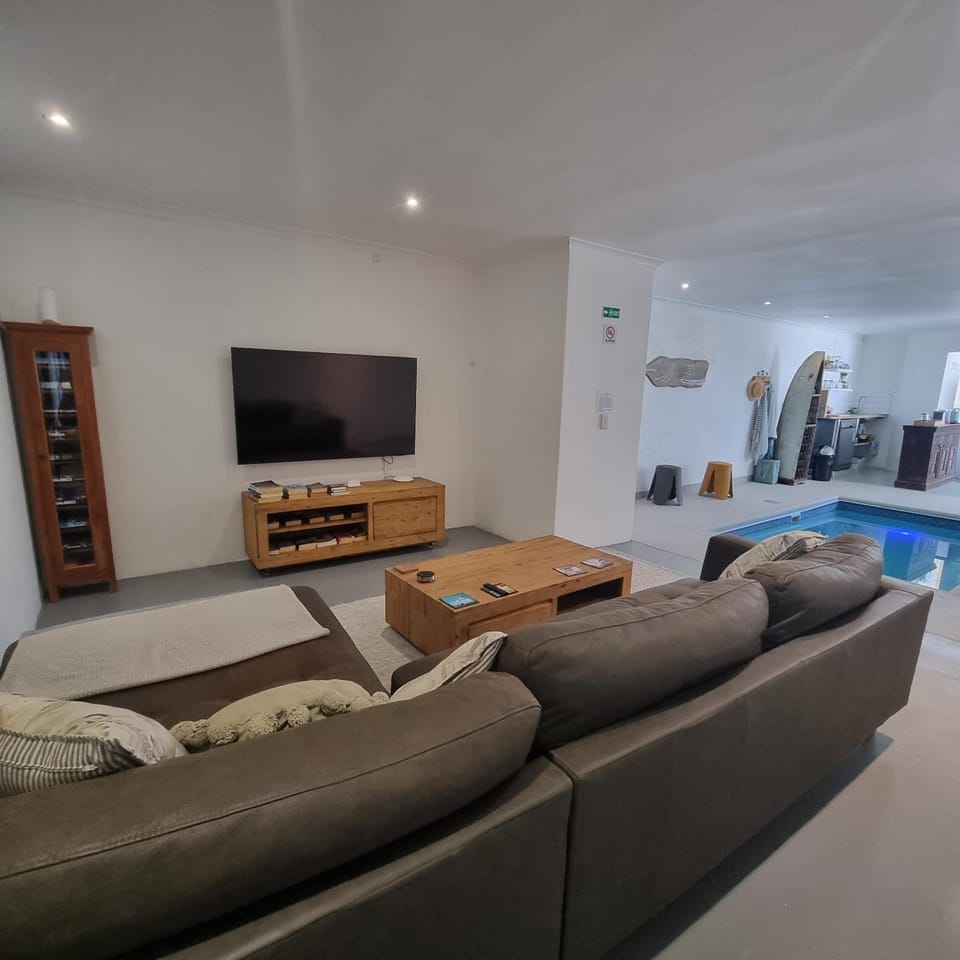 Communal lounge/ TV room, TV and multimedia