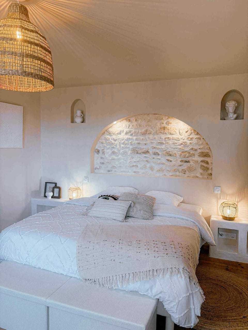 Bed, Photo of the whole room, Bedroom
