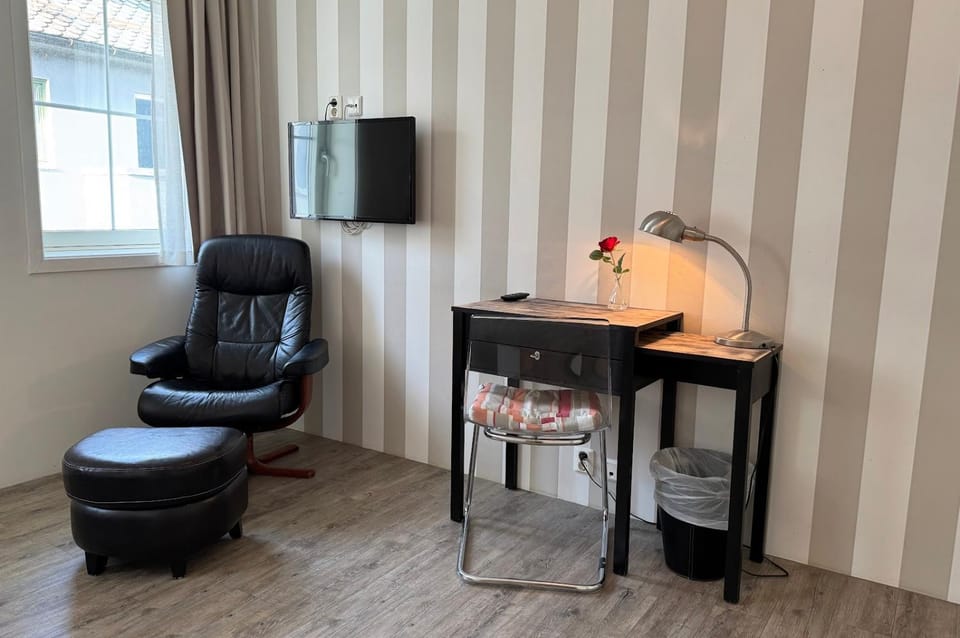 TV and multimedia, Seating area