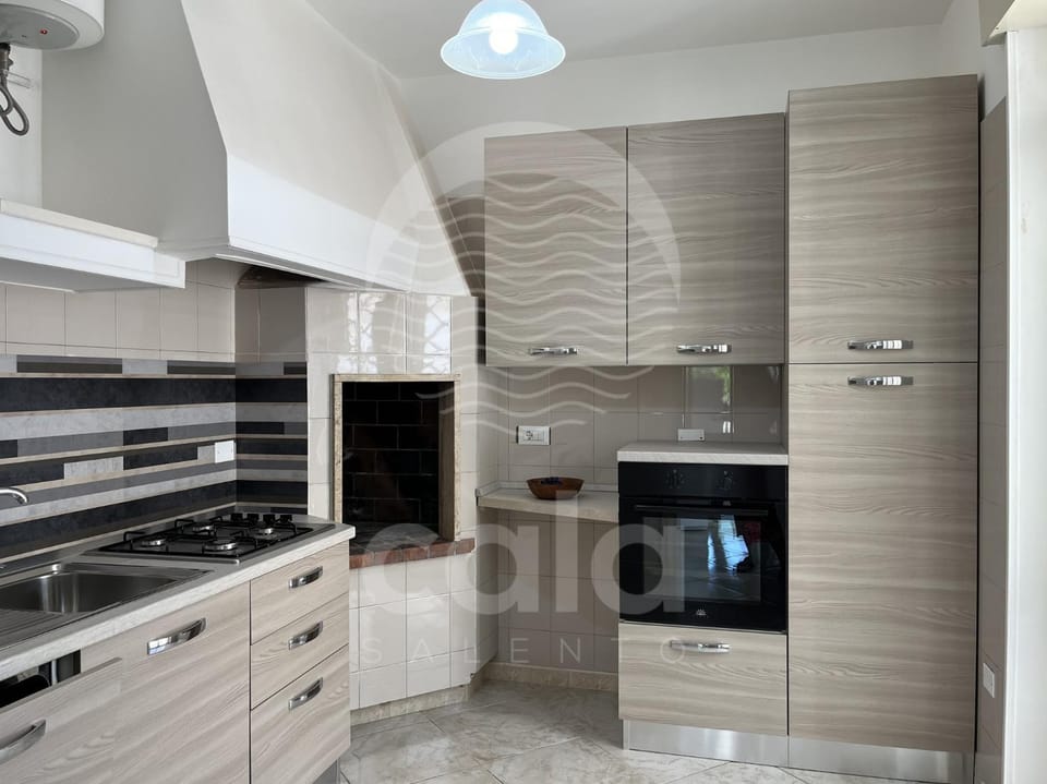 Kitchen or kitchenette, dishwasher, stove