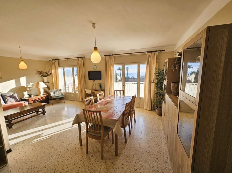 TV and multimedia, Living room, Dining area