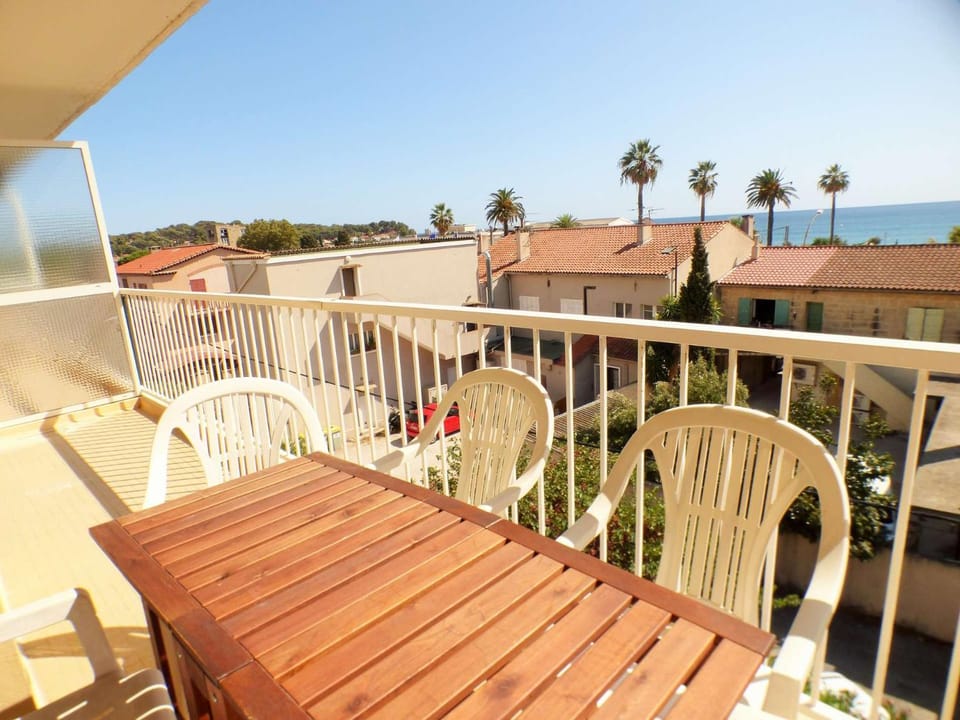 Day, View (from property/room), Dining area, Sea view