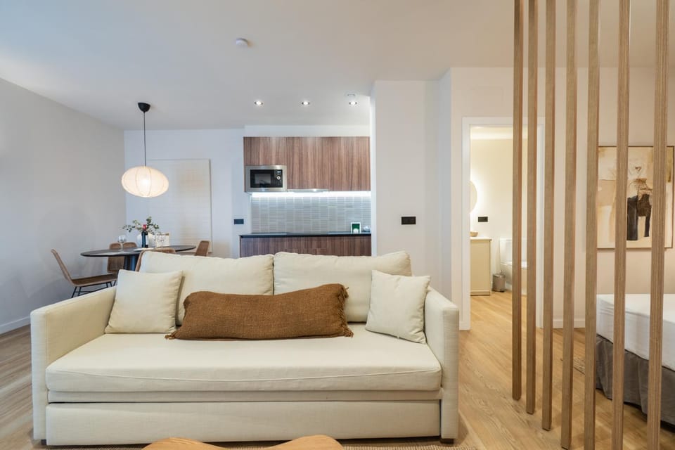 Photo of the whole room, Seating area