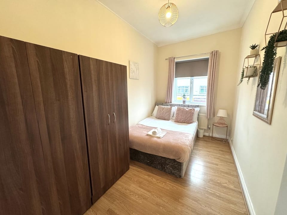 Bed, Photo of the whole room, Bedroom, wardrobe