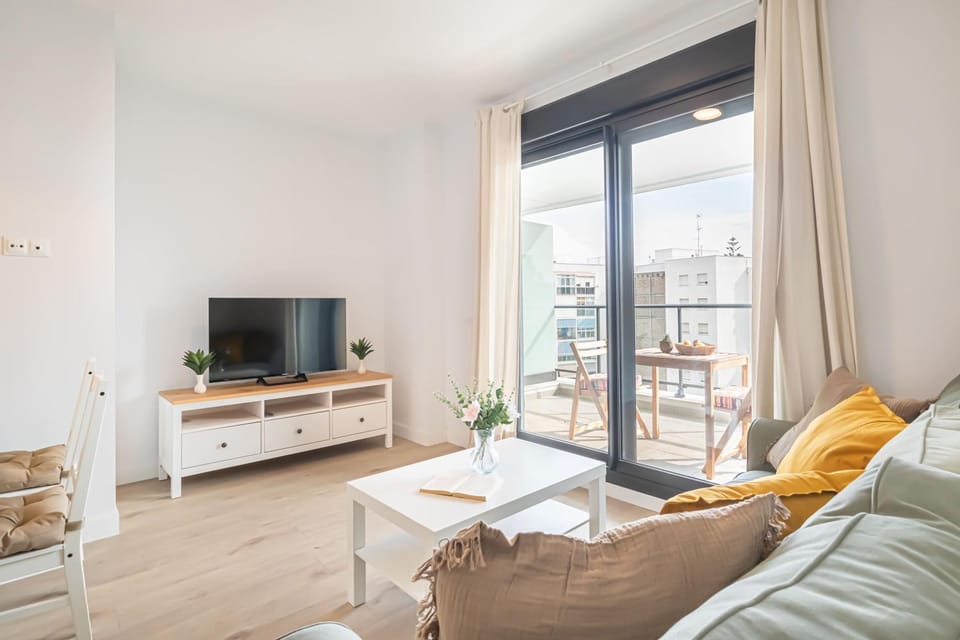TV and multimedia, Living room, Seating area, Dining area, air conditioner