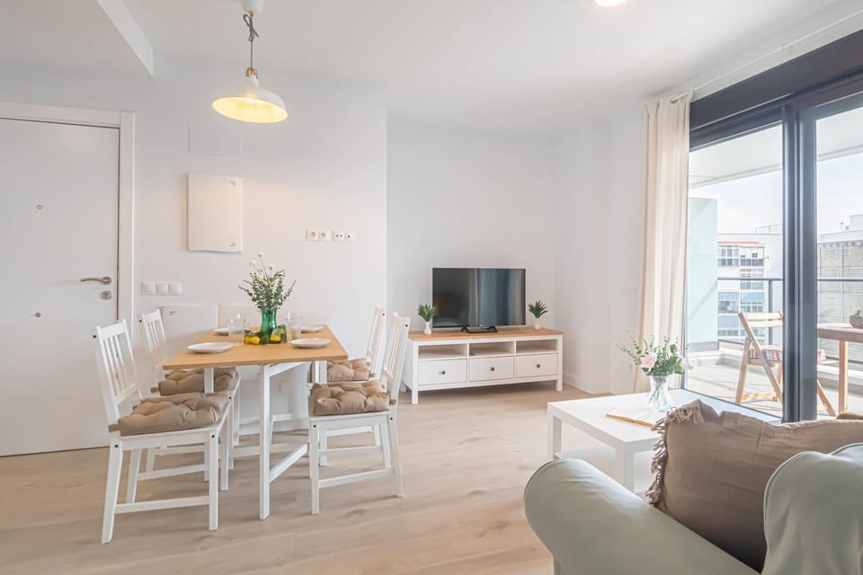 TV and multimedia, Living room, Seating area, Dining area, air conditioner