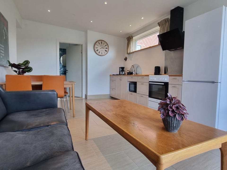 Kitchen or kitchenette, Seating area