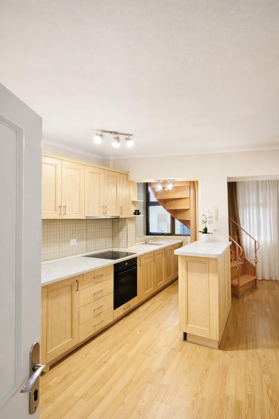Kitchen or kitchenette, oven