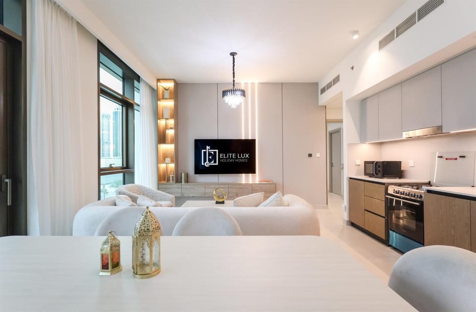 Elite LUX Holiday Homes - Dubai Creek Oasis 2BR Luxe w Burj View Apartment in Dubai