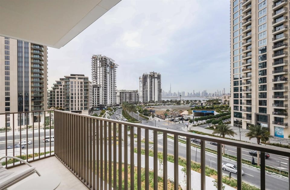 Elite LUX Holiday Homes - Dubai Creek Oasis 2BR Luxe w Burj View Apartment in Dubai